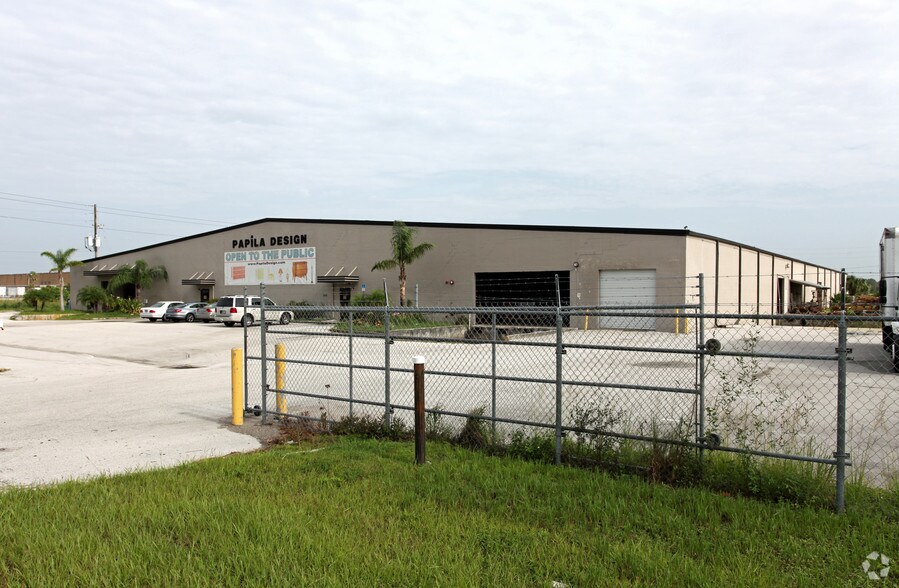 More Photos Of 701 W Landstreet Rd, Orlando Warehouse For Sale