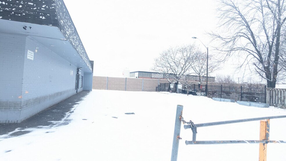 More Photos Of 109 Lotherton Ptway, Toronto Storefront Retail Residential For Lease