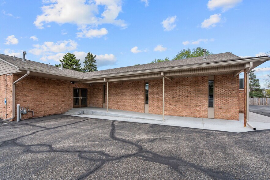 More Photos Of 6206 Lilac Dr N, Brooklyn Center Religious Facility For Sale