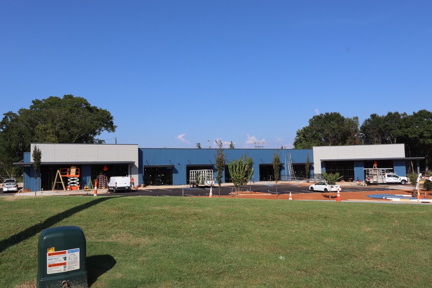 More Photos Of 5 Moorlyn Ln, Greer Storefront For Lease