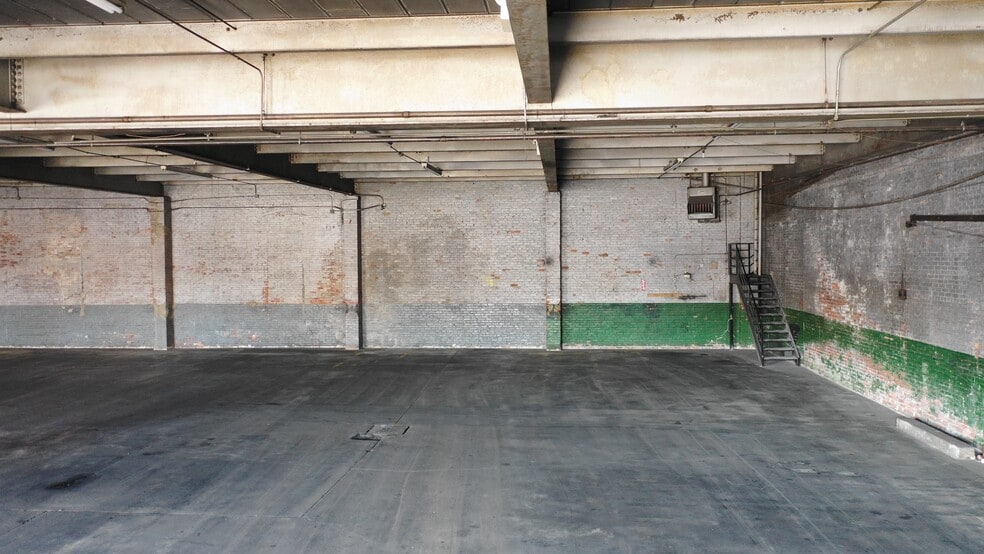 More Photos Of 35 Bowne St, Brooklyn Warehouse For Lease