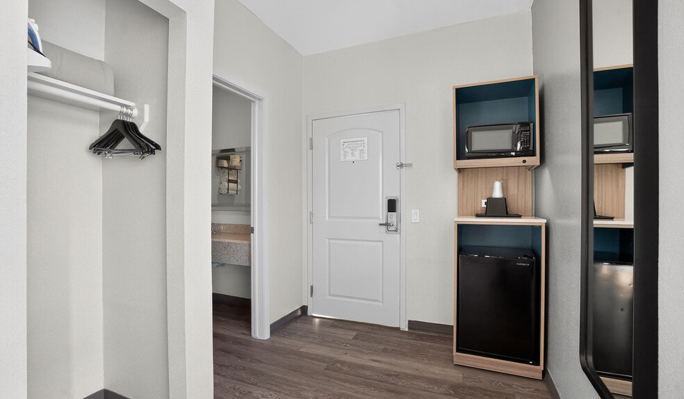 More Photos Of 415 Fm 1960 Rd E, Houston Hotel For Sale