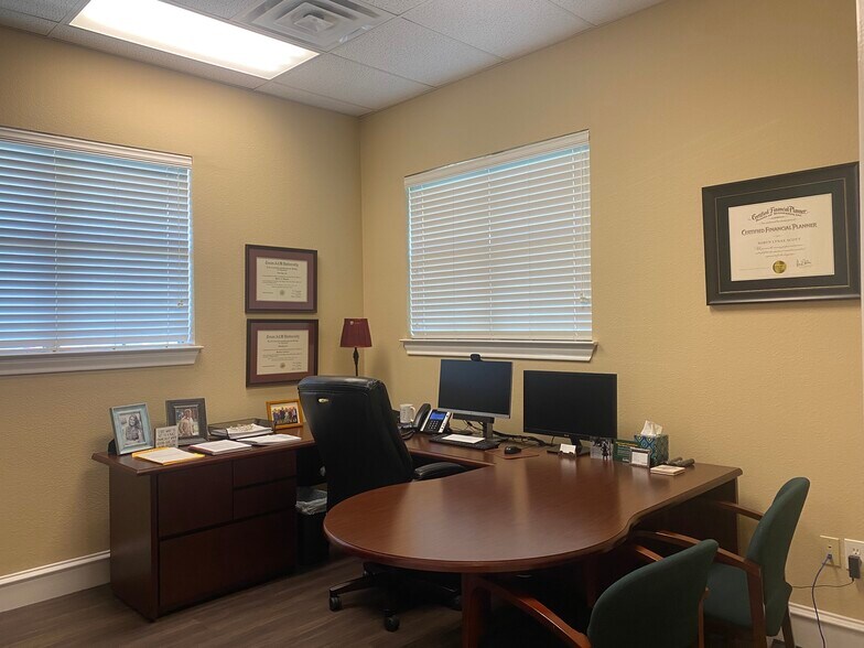 More Photos Of 2200 Pool Rd, Grapevine Office For Lease