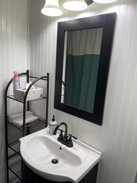 More Photos Of 5075 Main St, Spring Hill Freestanding For Lease