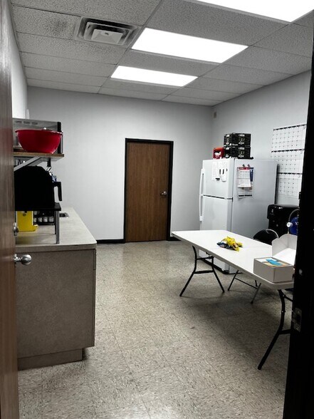 More Photos Of 3230 N Delaware St, Chandler Warehouse For Lease