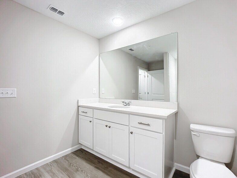 More Photos Of 6421 Breezy Oaks Way, Jacksonville Apartments For Sale