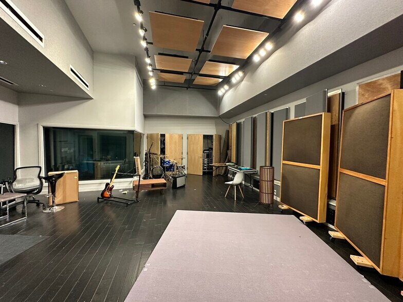 More Photos Of 18011 Grand Bay Ct, Baton Rouge Office For Lease