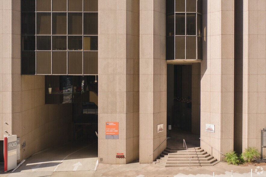 More Photos Of 800 W 6th St, Los Angeles Office For Lease