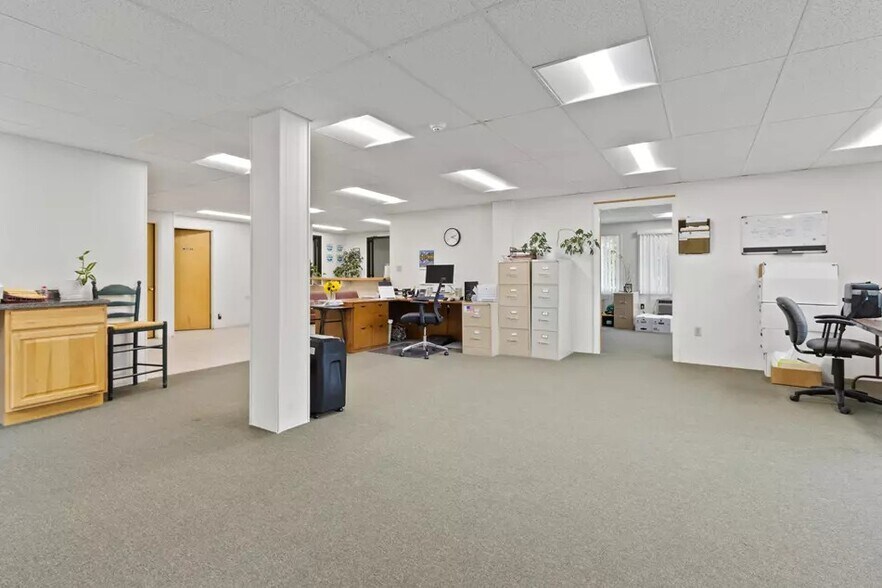 More Photos Of 587 Spring St, Westbrook Office For Sale