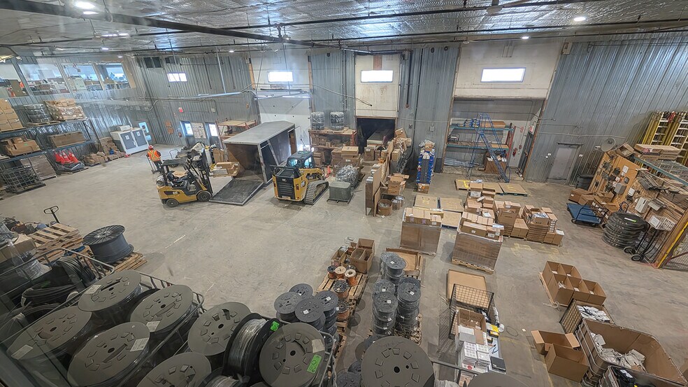 More Photos Of 91 Lowson Cres, Winnipeg Distribution For Lease