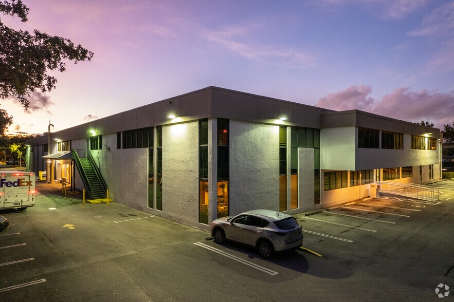 More Photos Of 2000 S Dixie Hwy, Miami Office Residential For Lease