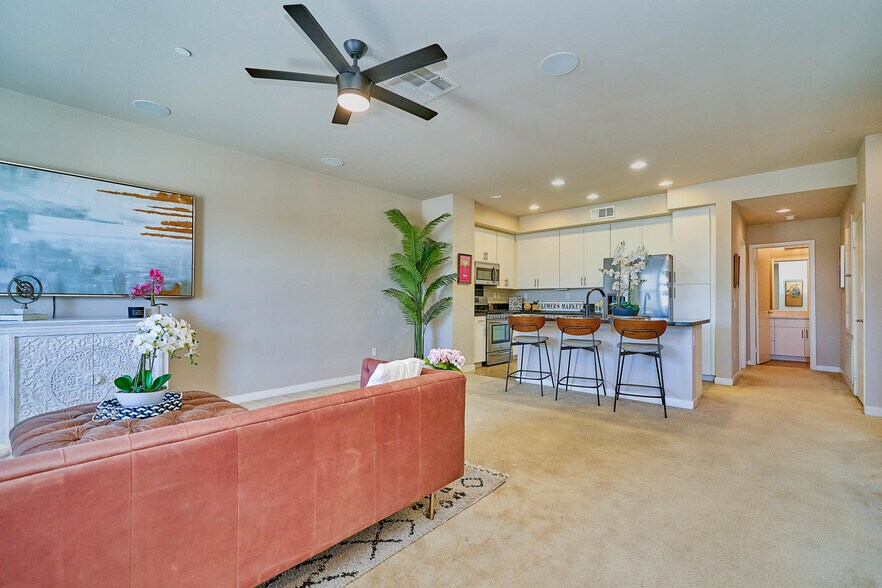 More Photos Of 801 S Anaheim Blvd, Anaheim General Retail For Sale
