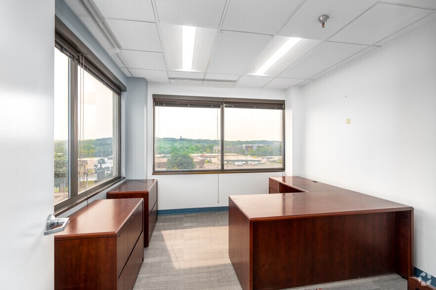 More Photos Of 2219 York Rd, Timonium Medical For Lease