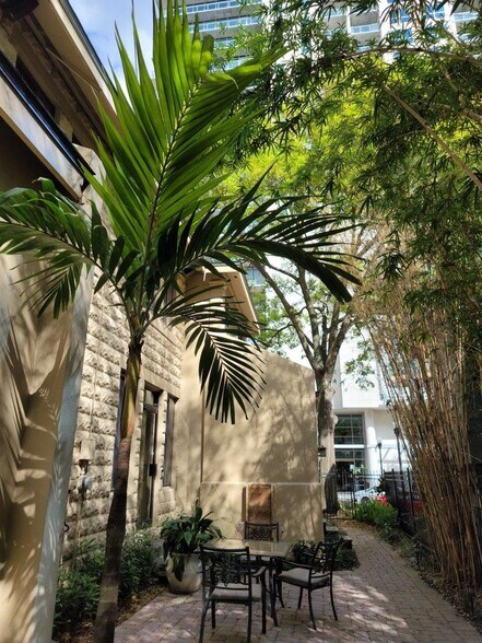 More Photos Of 350 E Pine St, Orlando Coworking Space