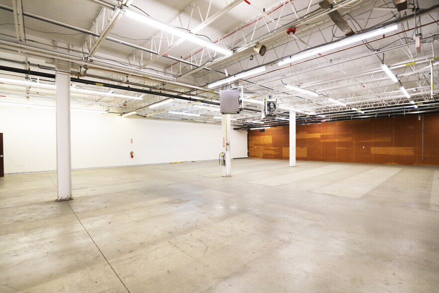 More Photos Of 1034 Pearl St, Brockton Warehouse For Sale