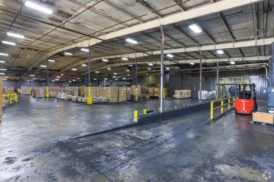 More Photos Of 1061 Industrial Blvd, Lafayette Manufacturing For Lease