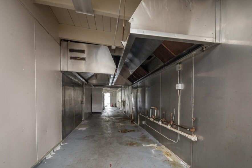 More Photos Of 25 Visitaction Ave, Brisbane Restaurant For Sale