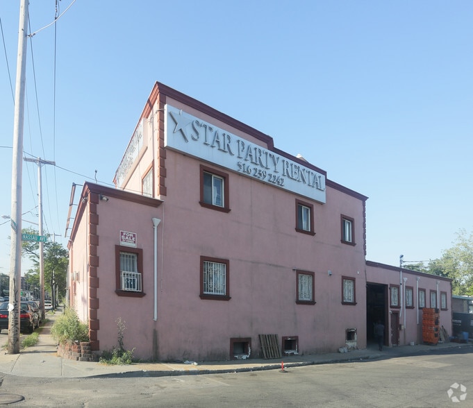 More Photos Of 81 Sheridan Blvd, Inwood Warehouse For Sale