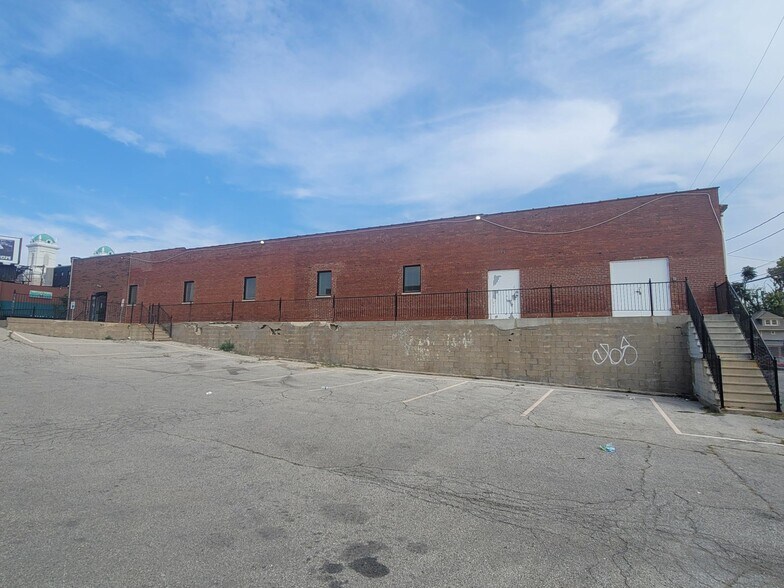 More Photos Of 3947 Broadway St, Kansas City Medical For Sale