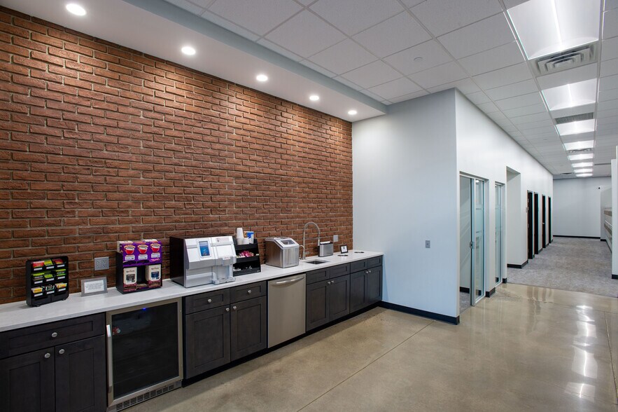 More Photos Of 200-298 Fernwood Ave, Edison Office For Lease