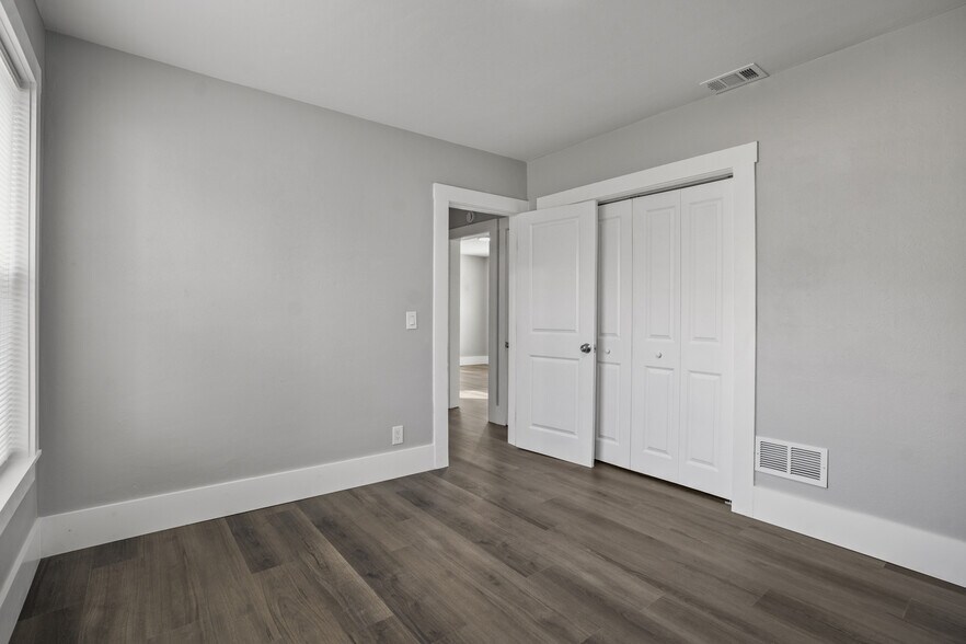 More Photos Of 1006 15th Ave NW, Largo Multifamily For Sale