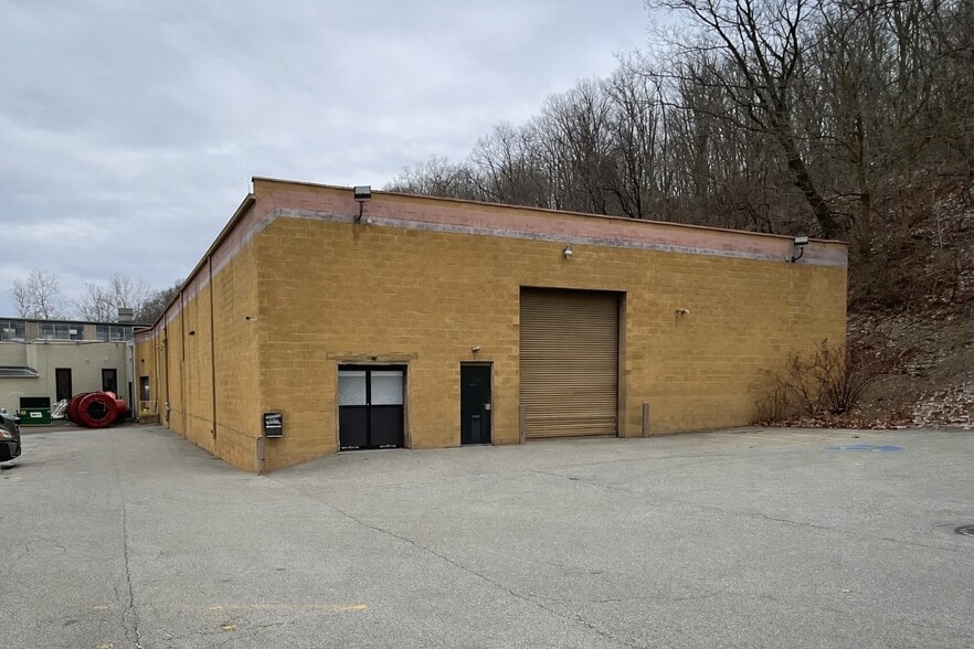 More Photos Of 1371 Saw Mill Run Blvd, Pittsburgh Warehouse For Sale