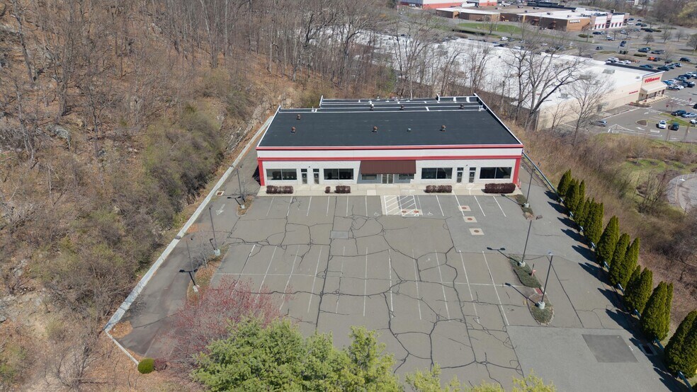 More Photos Of 20 Federal Rd, Brookfield Storefront For Lease
