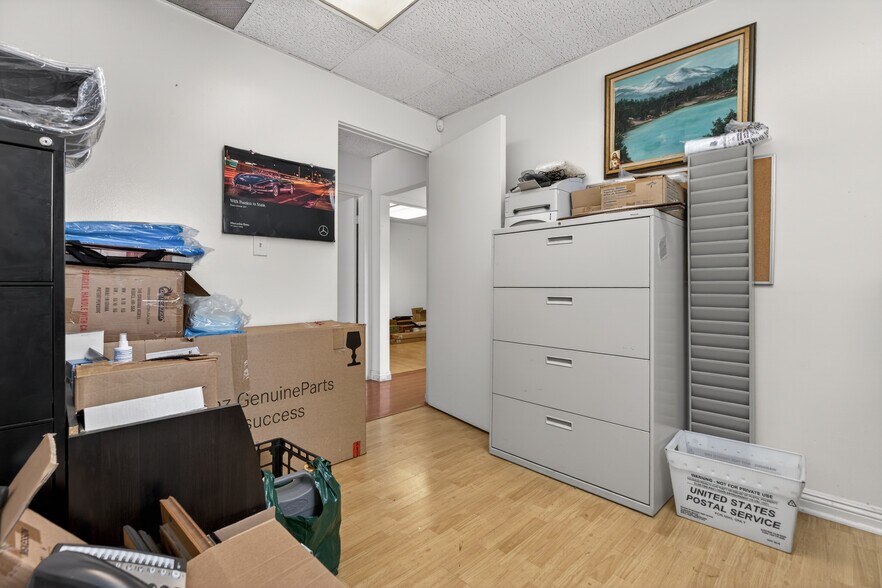 More Photos Of 4160 Verdugo Rd, Los Angeles Office For Sale