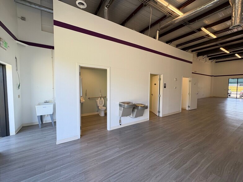More Photos Of 284 Rocky Creek Rd, Greenville Storefront For Lease