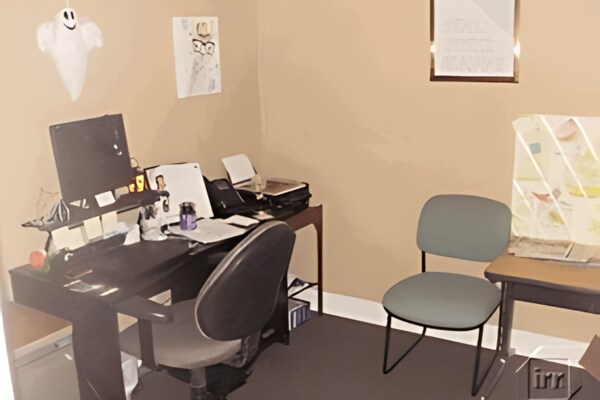 More Photos Of 132 Court Cir, Warsaw Storefront Retail Office For Sale