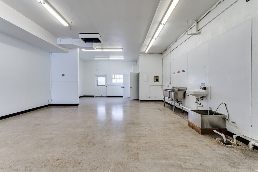 More Photos Of 824 Charnelton St, Eugene General Retail For Lease