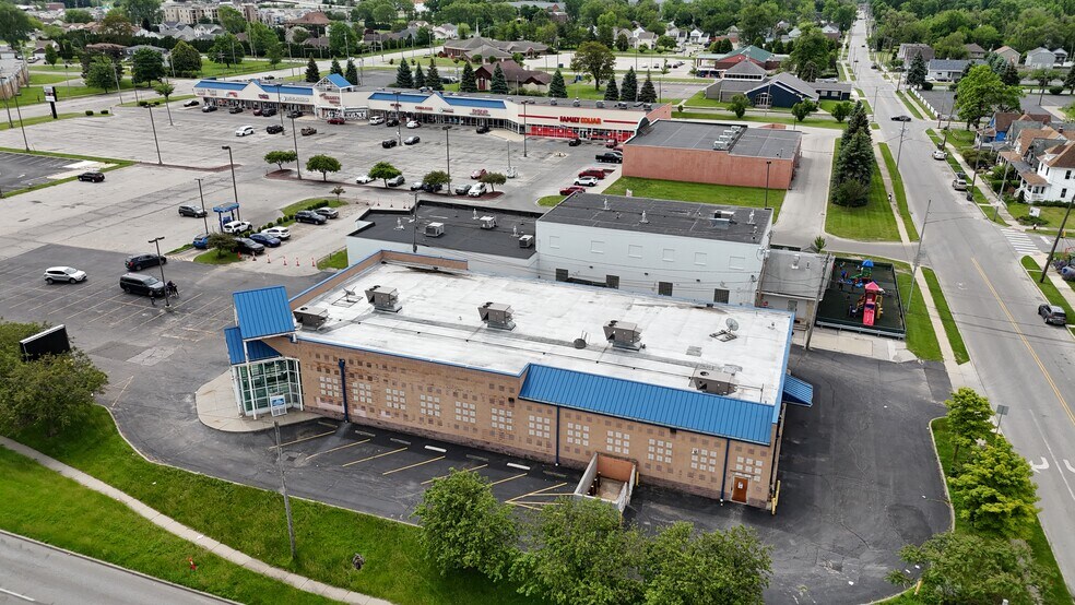 More Photos Of 551 Dorr St, Toledo Freestanding For Sale