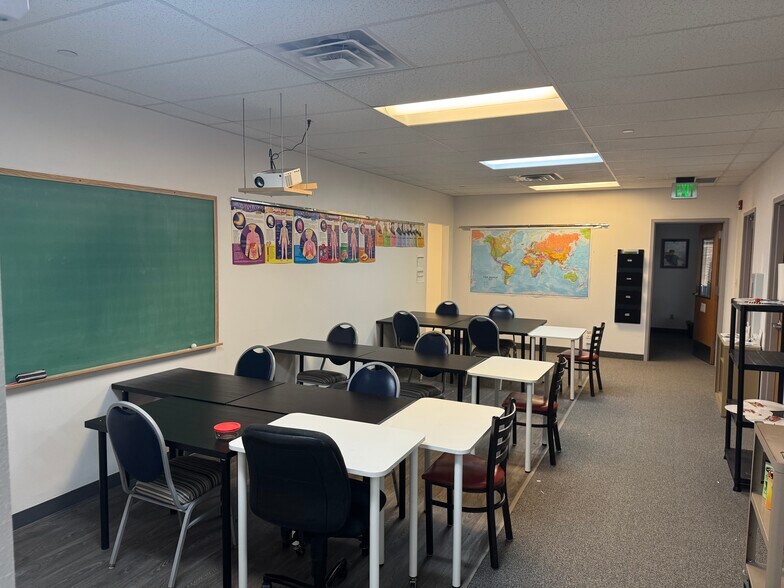 More Photos Of 115 E Flaming Gorge Way, Green River Office For Sale