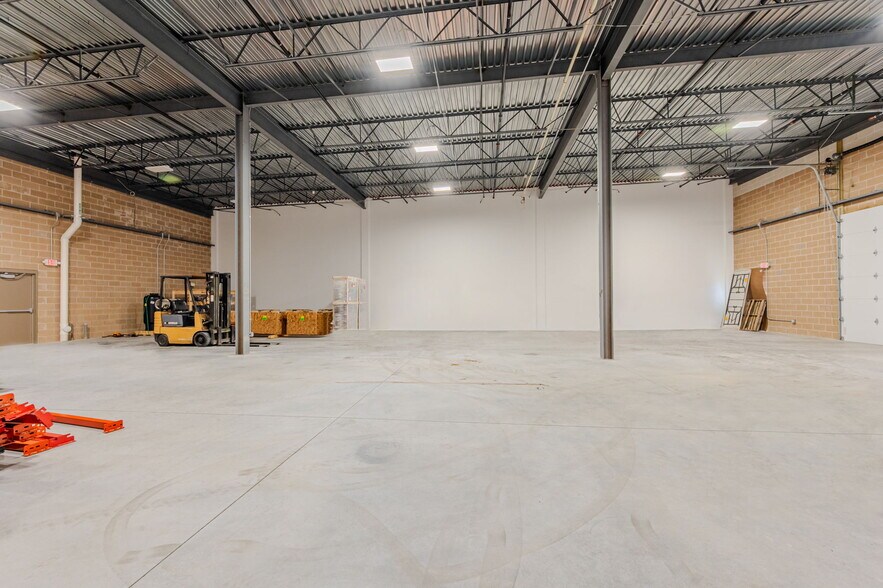 More Photos Of 410 Diamond State Blvd, Middletown Light Distribution For Lease