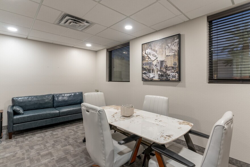 More Photos Of 810 S Casino Center Blvd, Las Vegas Office For Lease