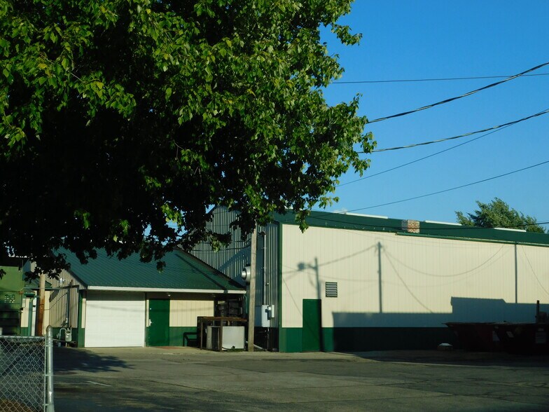 More Photos Of 116 E Rochester St, Akron Freestanding For Sale