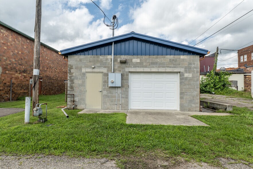 More Photos Of 24112 E 2nd St, Wellston Office For Sale