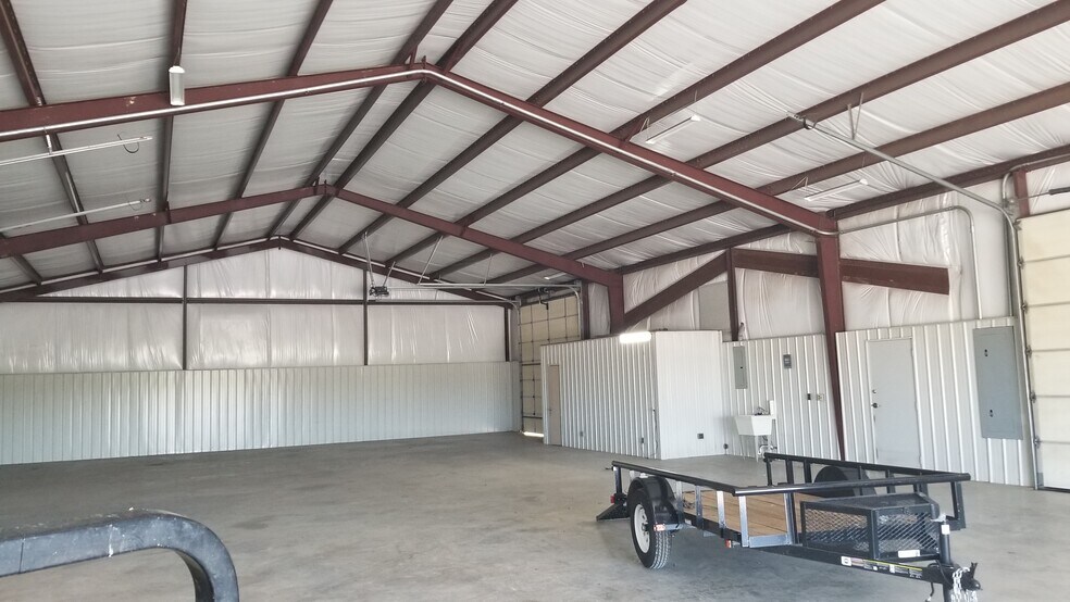 More Photos Of 3701 US Highway 81, Marlow Warehouse For Lease