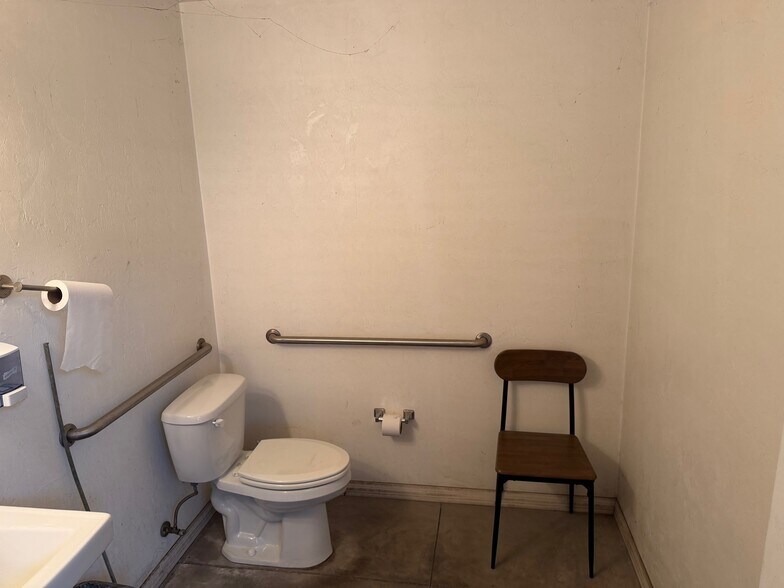 More Photos Of 6621 NW 16th St, Gainesville Distribution For Lease