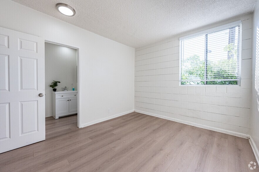 More Photos Of 835 W Rosecrans Ave, Gardena Apartments For Sale