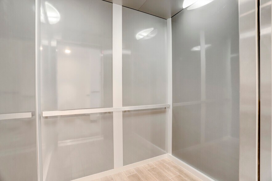 More Photos Of 6544 Greatwood Pky, Sugar Land Loft Creative Space For Sale