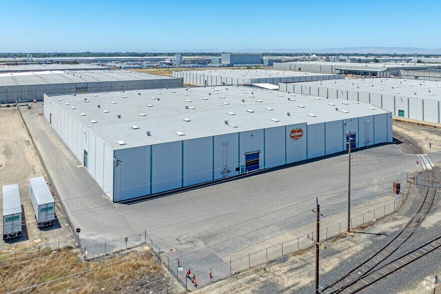 More Photos Of 151 Codoni Ave, Modesto Warehouse For Lease