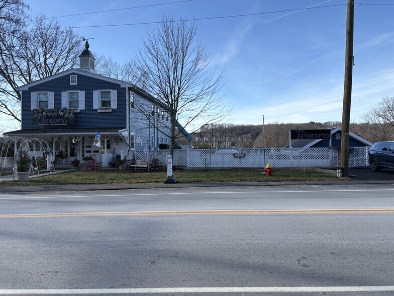 Primary Photo Of 763 Hanover Rd, Meriden General Retail For Sale