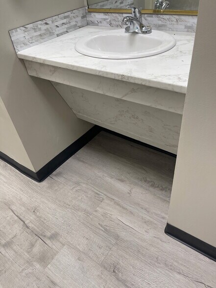 More Photos Of 259 Venture Dr, Smithfield Freestanding For Lease