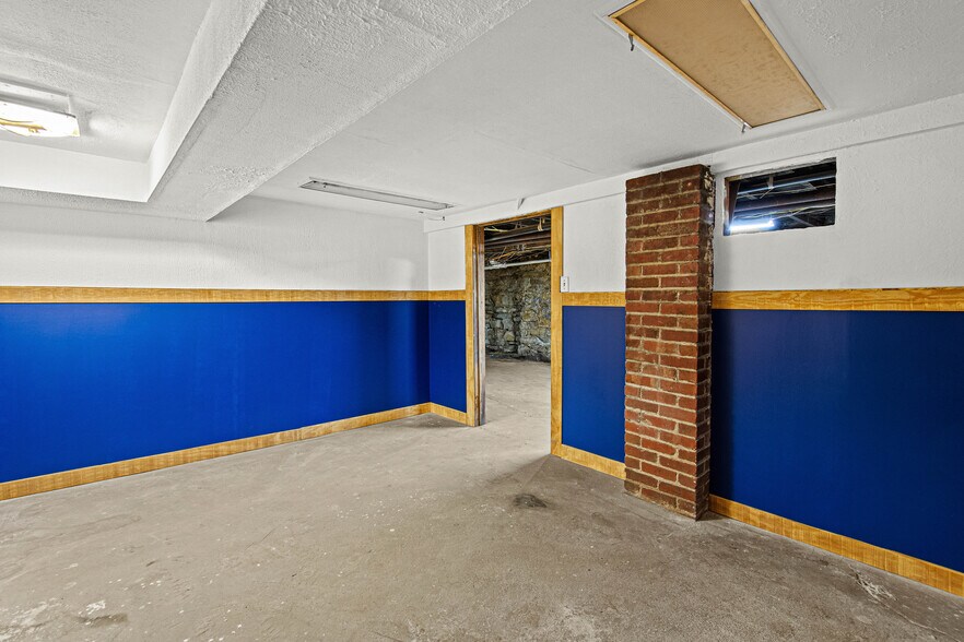 More Photos Of 305 Mill St, Coraopolis Storefront Retail Residential For Sale