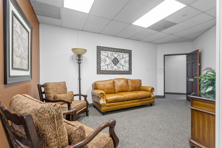 More Photos Of 17734 Preston Rd, Dallas Office For Sale