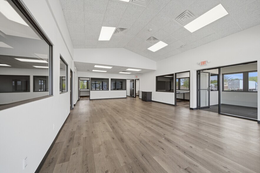 More Photos Of 1010 S 7th St, Rochelle Flex For Sale