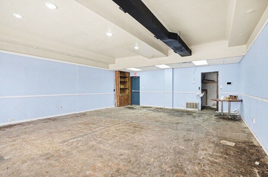 More Photos Of 1638 S Wayne Rd, Westland Storefront Retail Residential For Lease