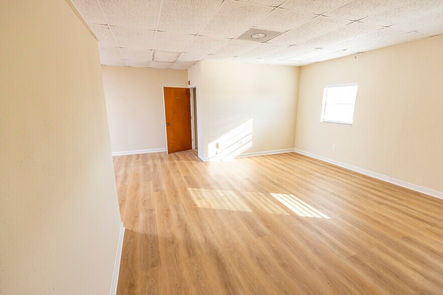 Primary Photo Of 4911 14th St, Bradenton Unknown For Lease