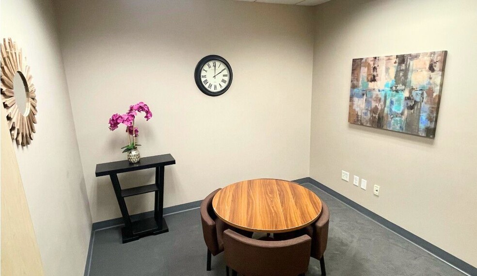 More Photos Of 1010 N Central Ave, Glendale Office For Lease